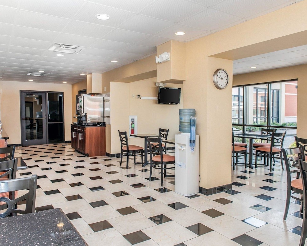 Quality Inn Suites Mattoon 19/39