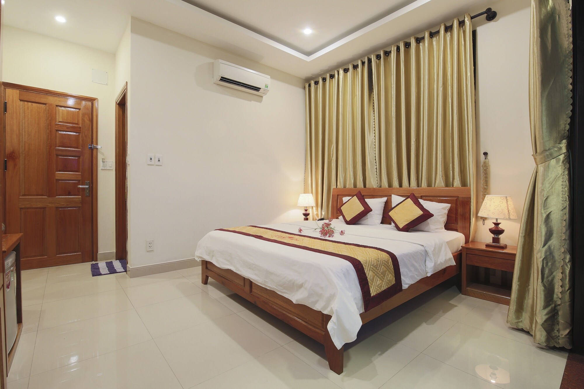 DELUXE, DOUBLE BED