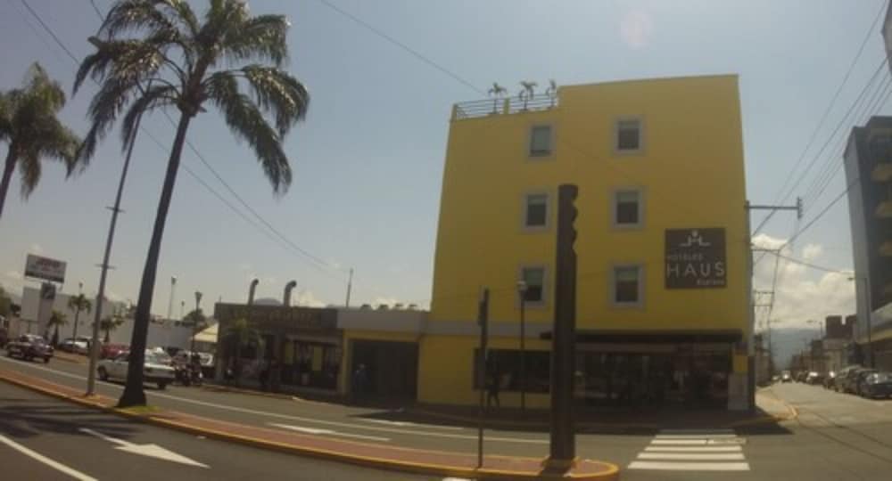 Hotel Haus Express 3/28