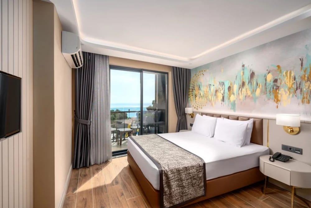 Grand Paradise Hotel 20/50
