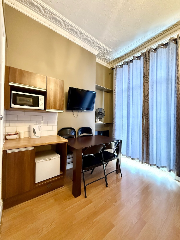 Ebury House Hotel 48/50