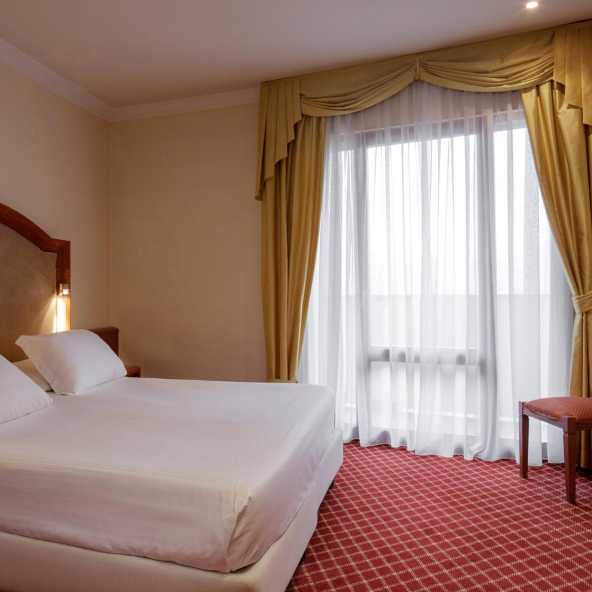 Room, Double or Twin Bed, Pool Access