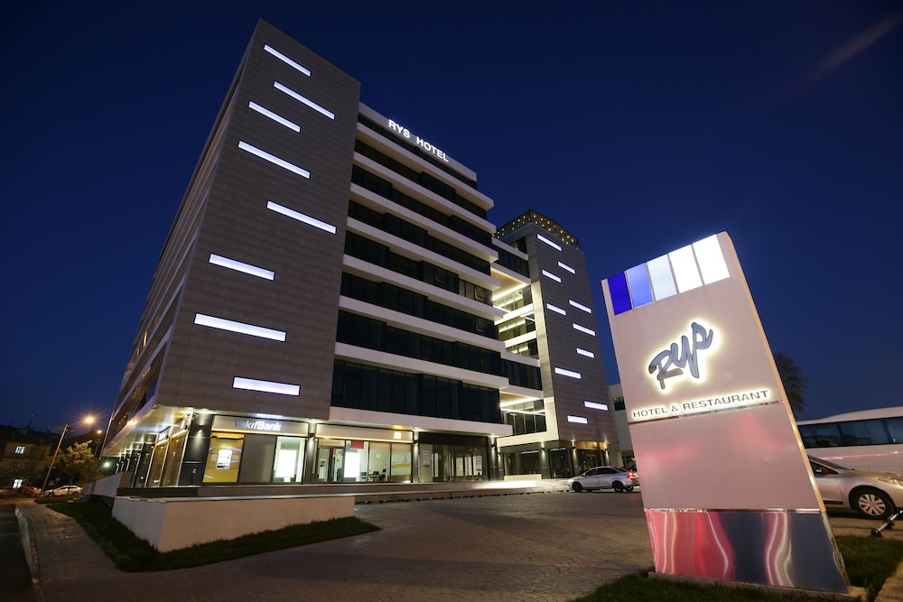 Rys Hotel 4/49