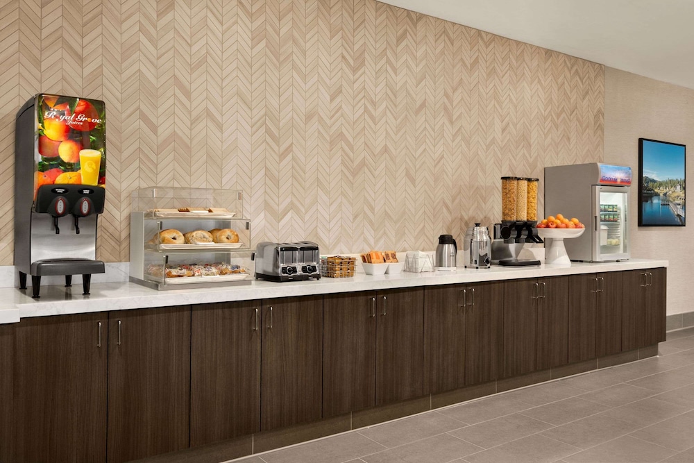 La Quinta Inn & Suites by Wyndham San Bernardino 3/45