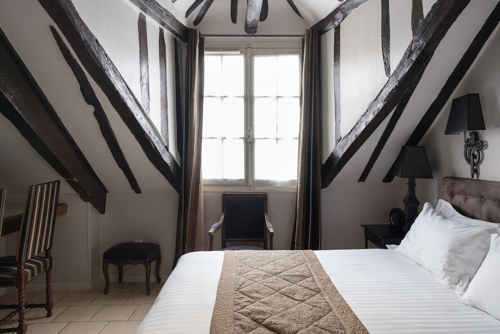 DELUXE, TOP FLOOR