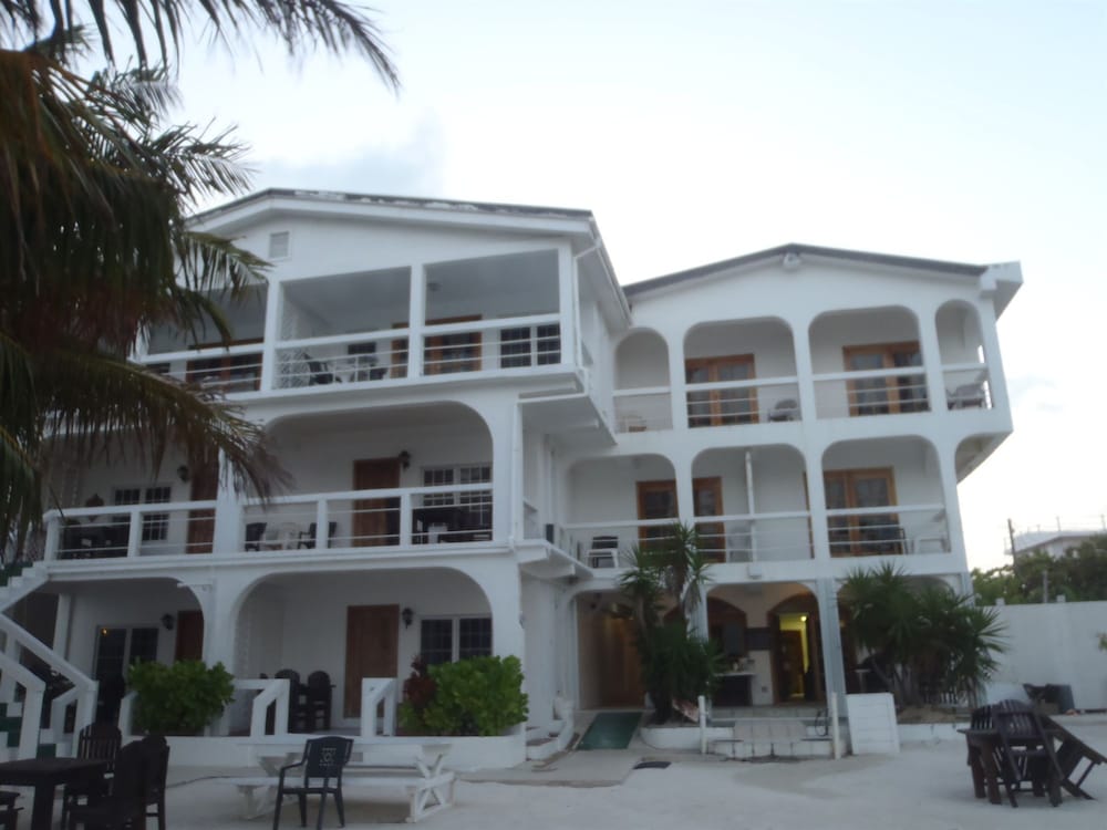 Corona Del Mar Hotel 3/77