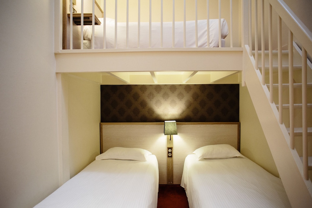 غرفة عائلية بسرير مزدوج بحوض استحمام، Relais Du Roy 2/4