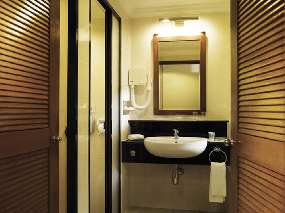 Resorts World Genting - RW Hotel (Formerly known as Highlands Hotel) 27/29