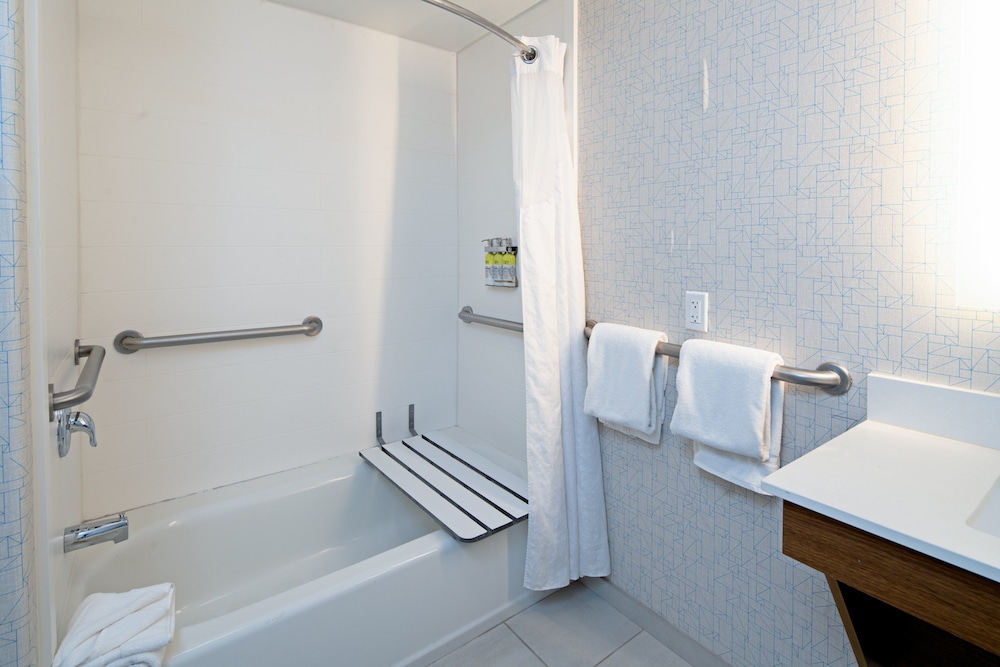 Holiday Inn Express Hotel And Suites Fresno South 11/55