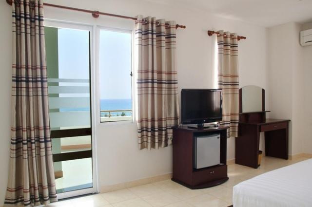 Long Beach Hotel 24/44