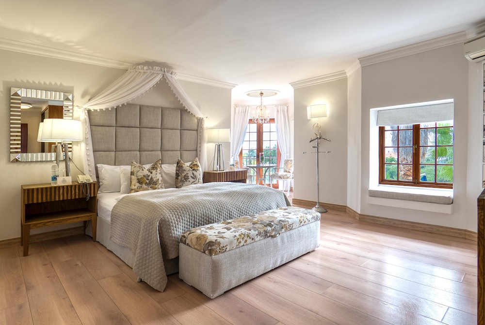 SUPERIOR, DELUXE, DOUBLE BED