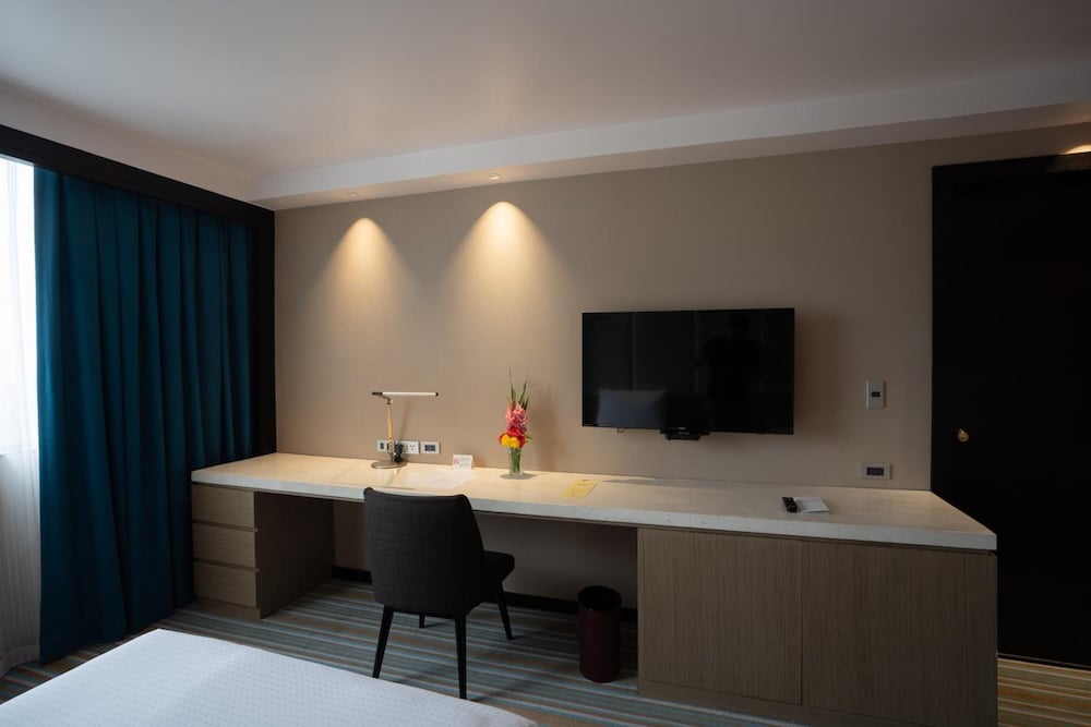 Marco Polo Plaza Cebu 64/81