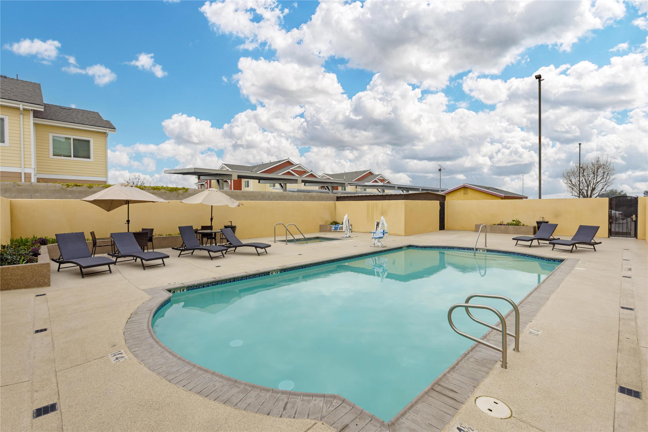 Best Western Plus Wasco Inn & Suites 59/63