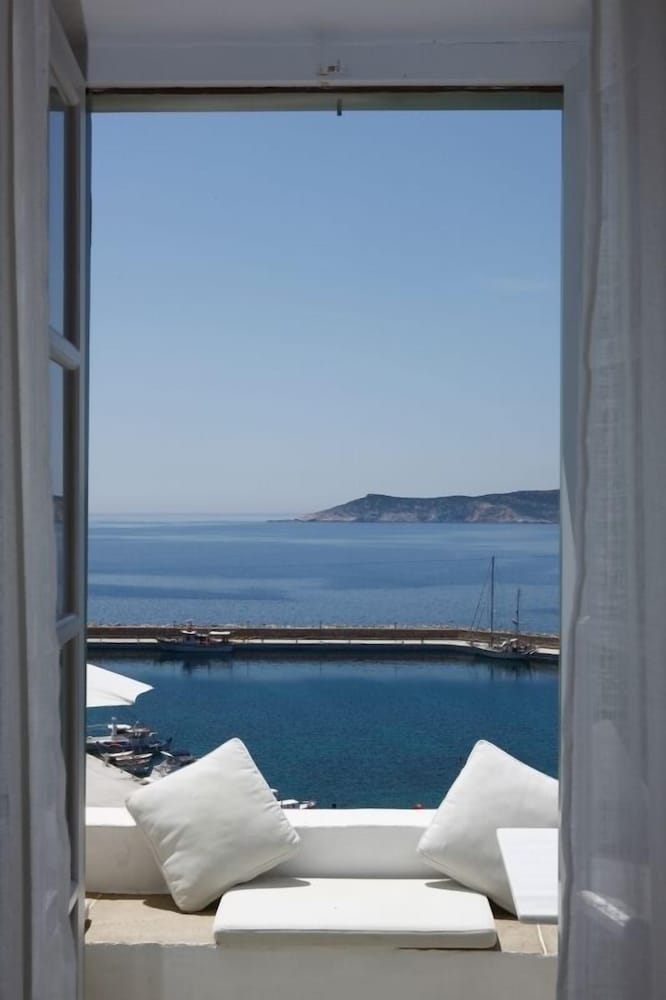 Niriedes Hotel 69/72