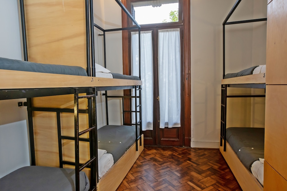 MILHOUSE HOSTEL AVENUE 49/65