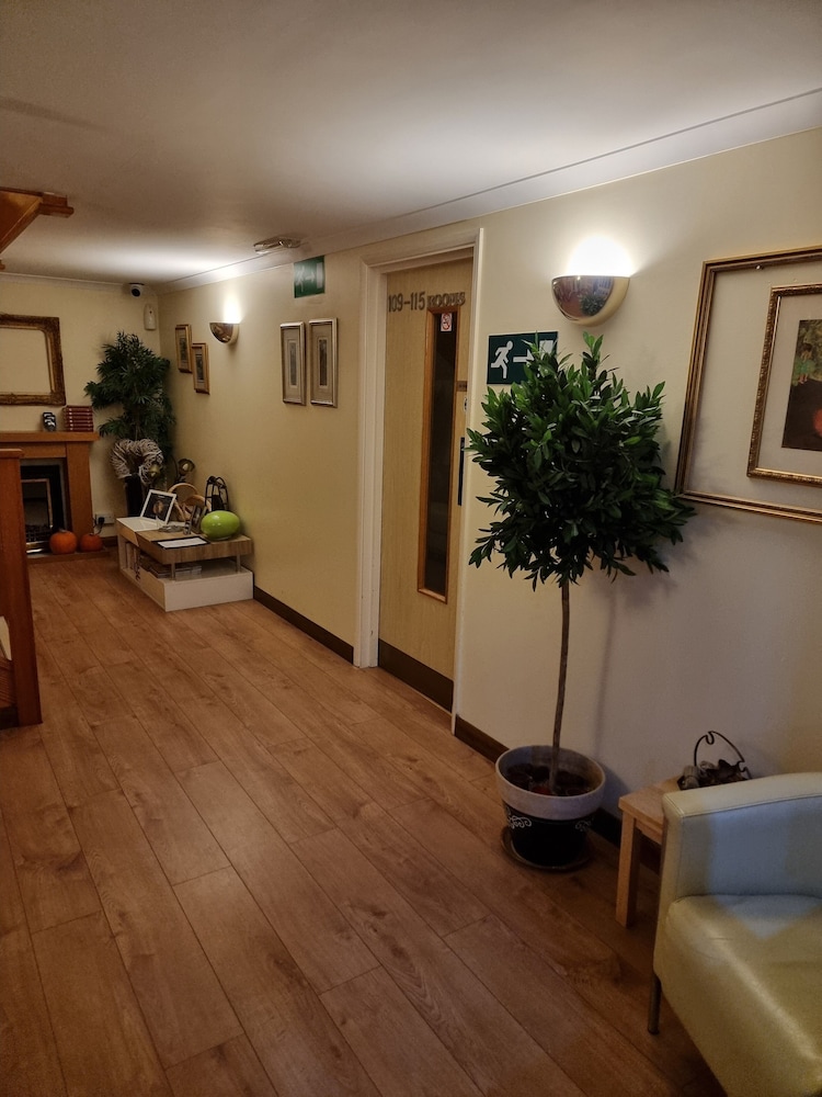 Travel Plaza Hotel 27/69