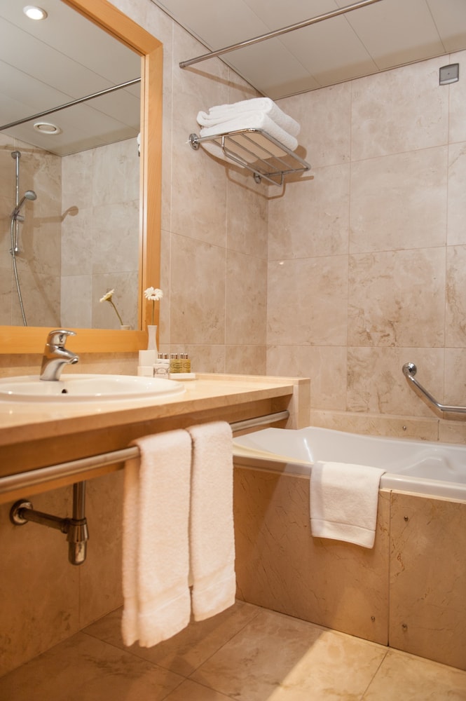 Hotel Real Palacio 19/76