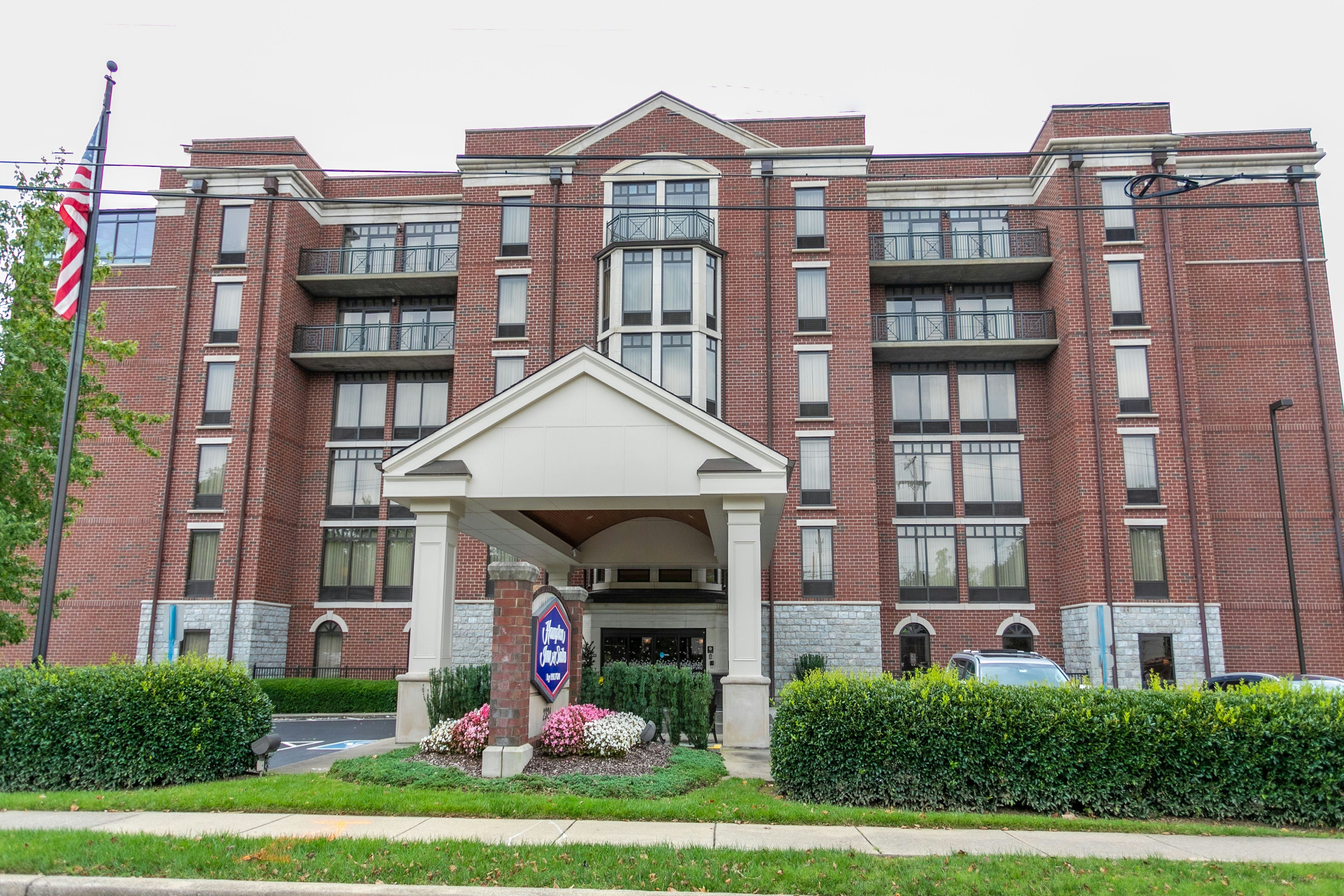 Hampton Inn Suites Nashville Green Hills 4/60