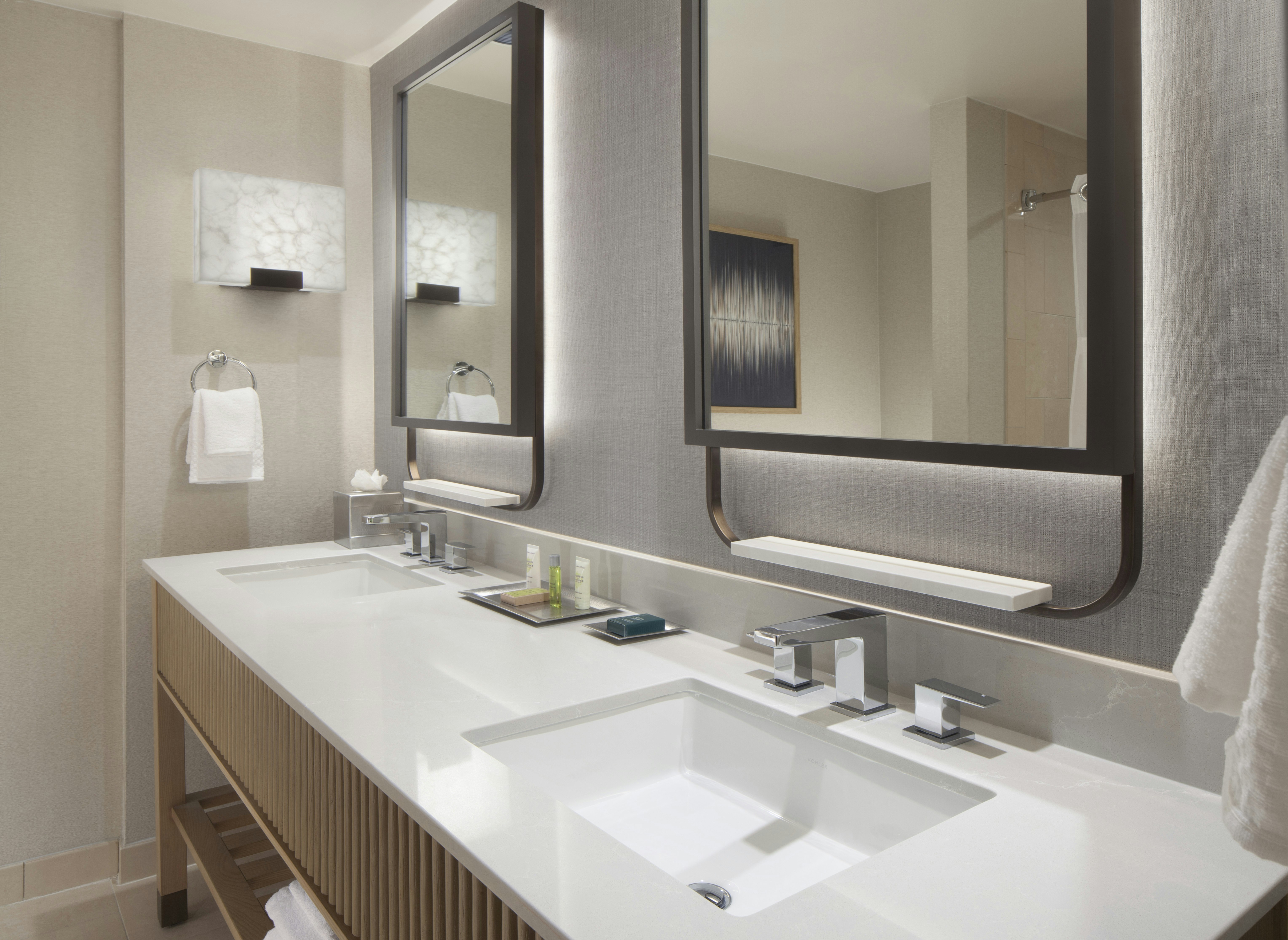 Hilton Anatole 90/90