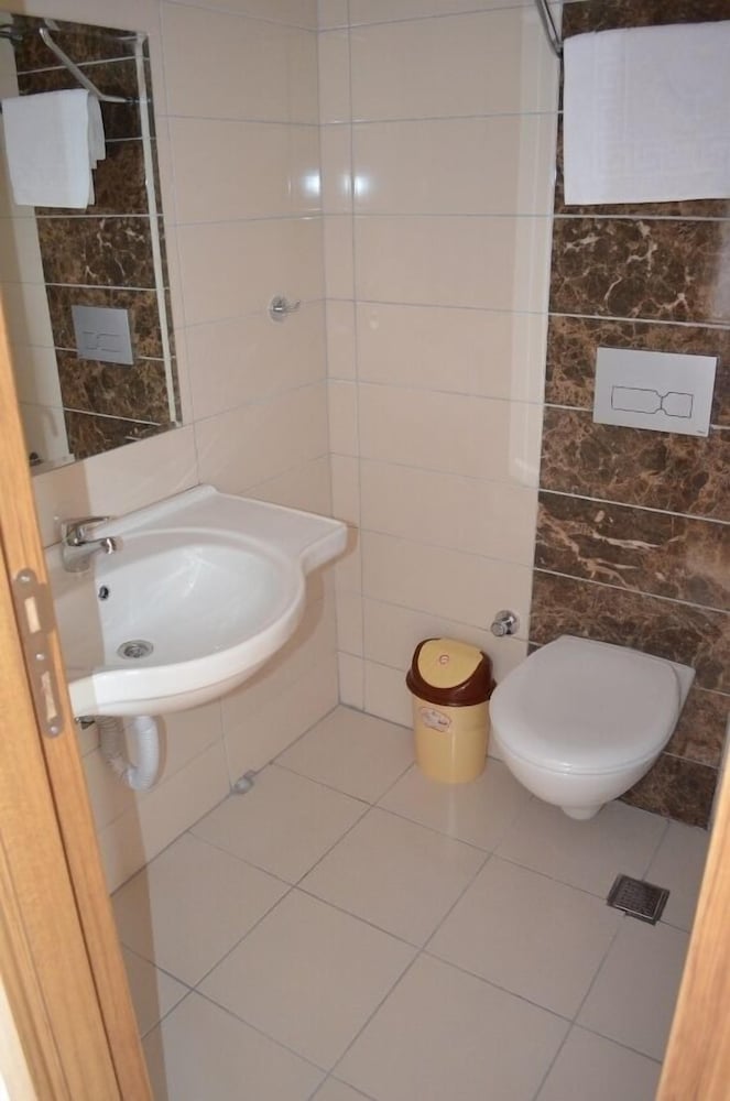 Mitos Apartment Hotel 38/42
