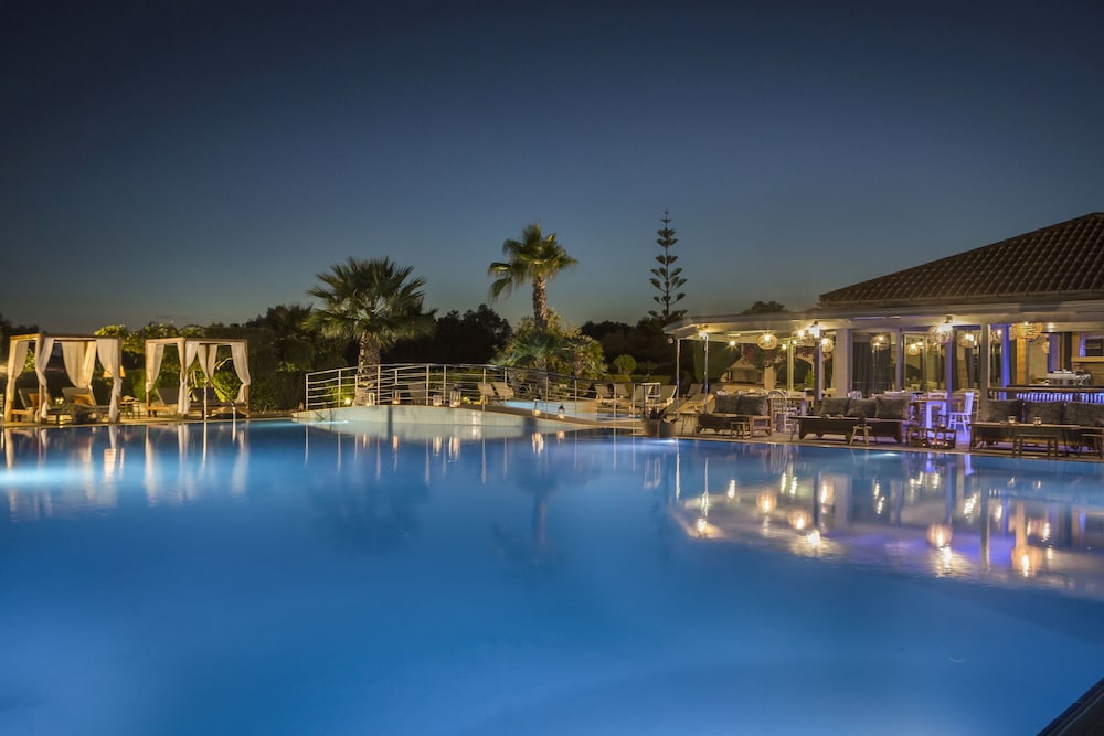 Avithos Resort 82/92