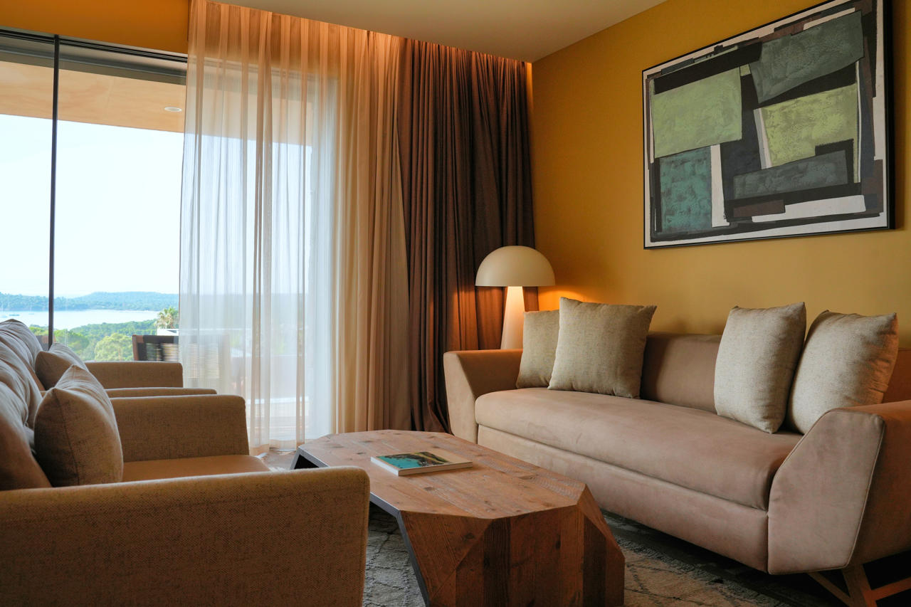 Les Regalia Hotel & Spa 72/91