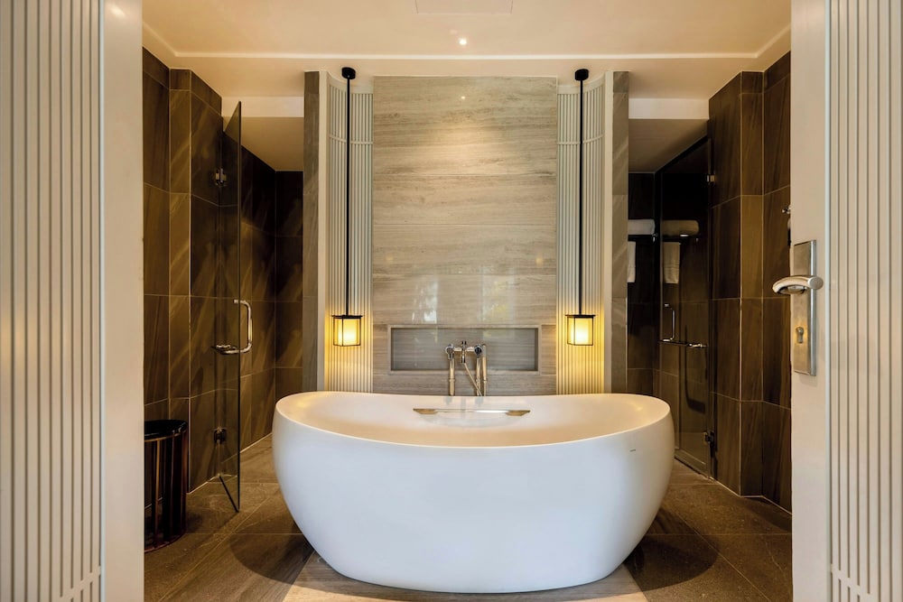 فيلا بسريرين مزدوجين بإطلالة على البحر بـ3 غرف نوم بمسبح خاص، Renaissance Hoi An Resort & Spa 9/10
