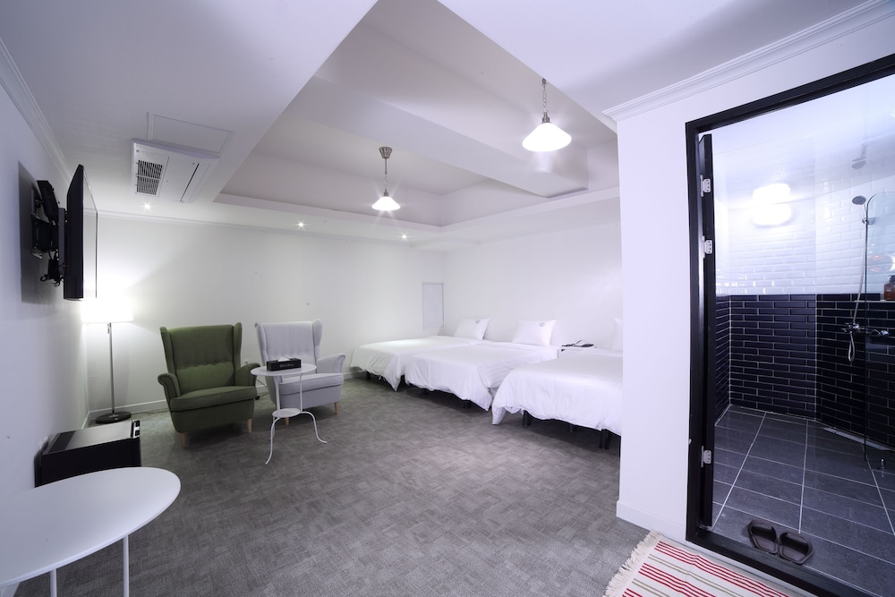 Hillside Hotel 43/43