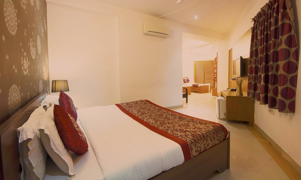 AIRPORT HOTEL DELHI 37 13/64