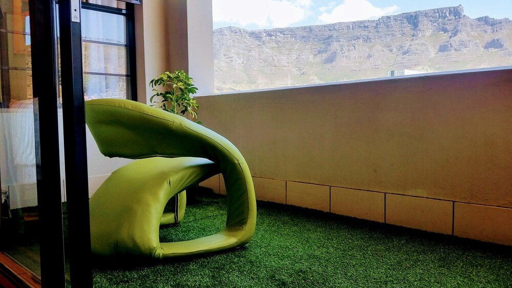 Cape Town Apartment With Balcony 24/28