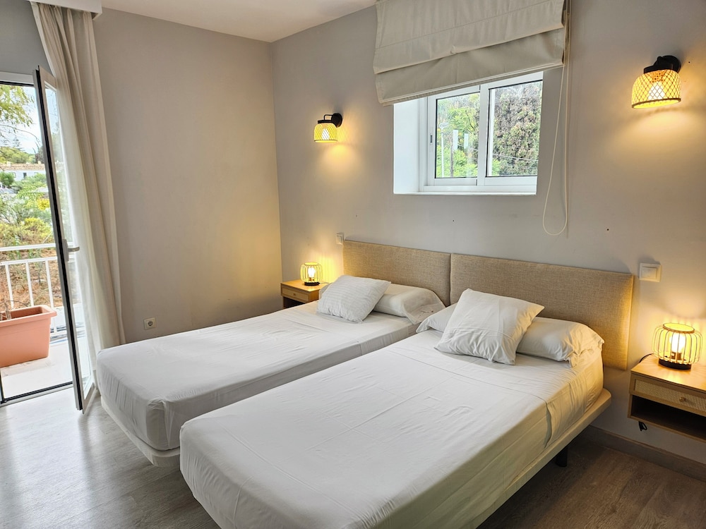 ROOM, DOUBLE AND TWIN BEDS, BALCONY