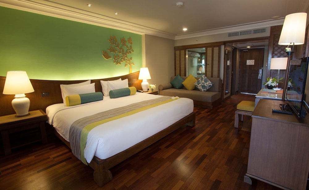 The Regent Cha Am Beach Resort 18/75