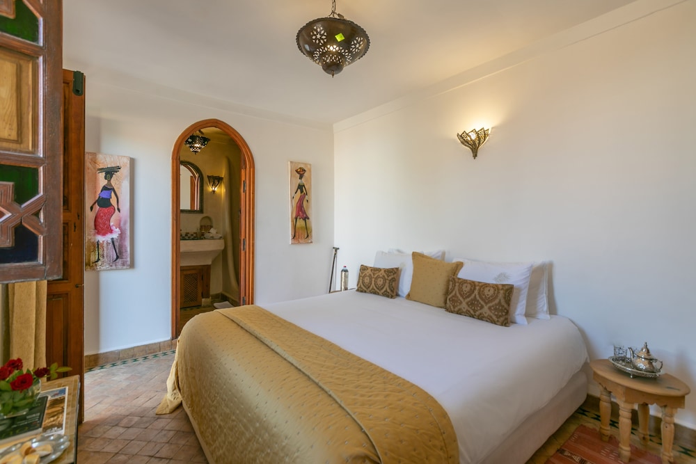 STANDARD, DOUBLE OR TWIN BED