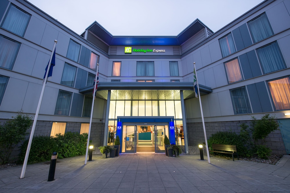 Holiday Inn Express London Stansted Airport 3/33