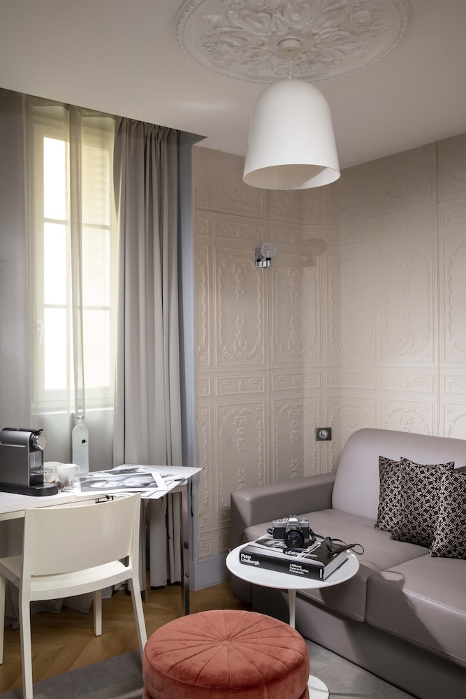 FIRST HOTEL PARIS TOUR EIFFEL 24/48