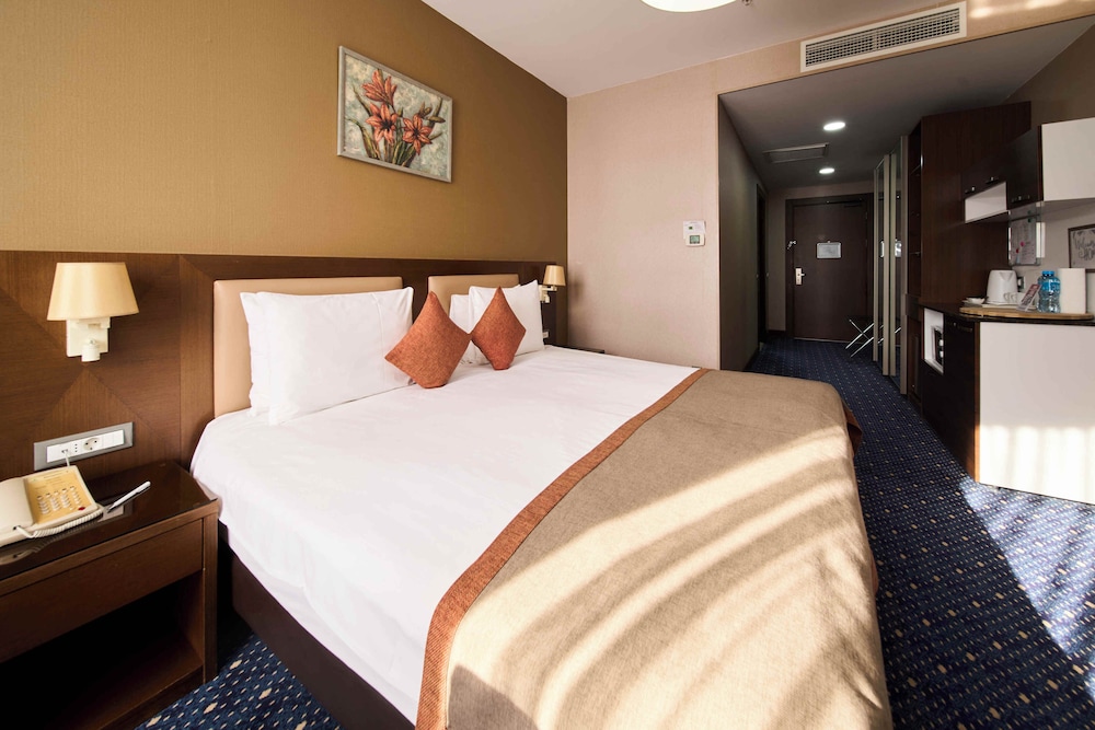 Parkside Hotel Apartments 14/44