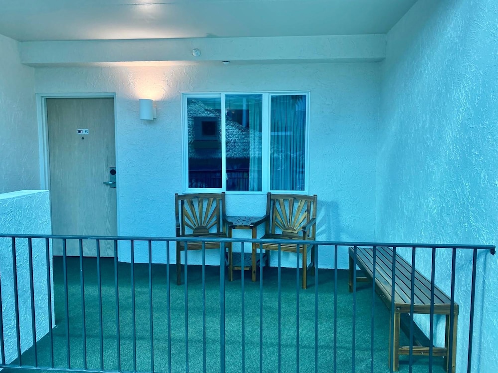 Adventureland Inn 23/27