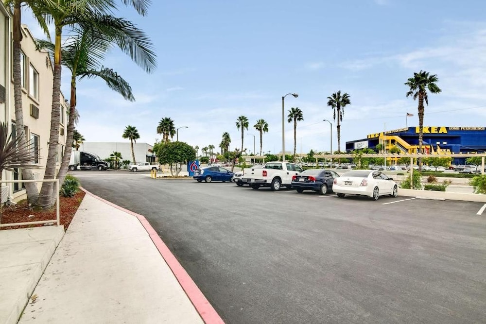 Motel6 Carson, CA 43/59