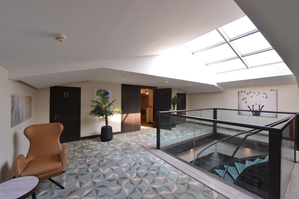 Waxwing Hotel 34/53
