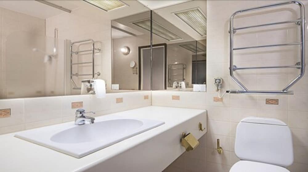 Quality Hotel Winn 8/34