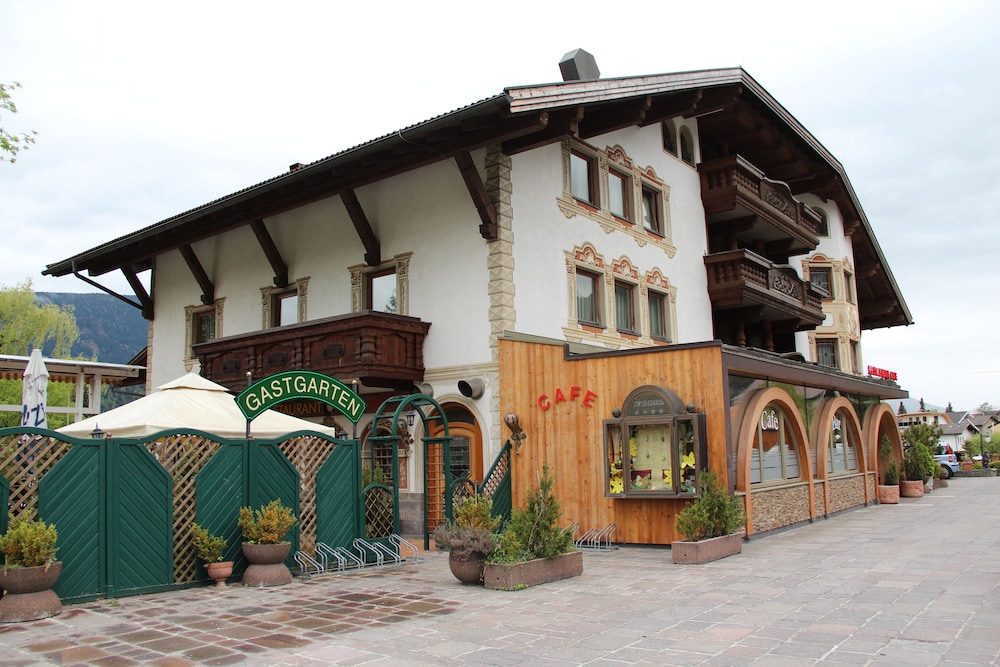 Tyrolis Hotel 4/69
