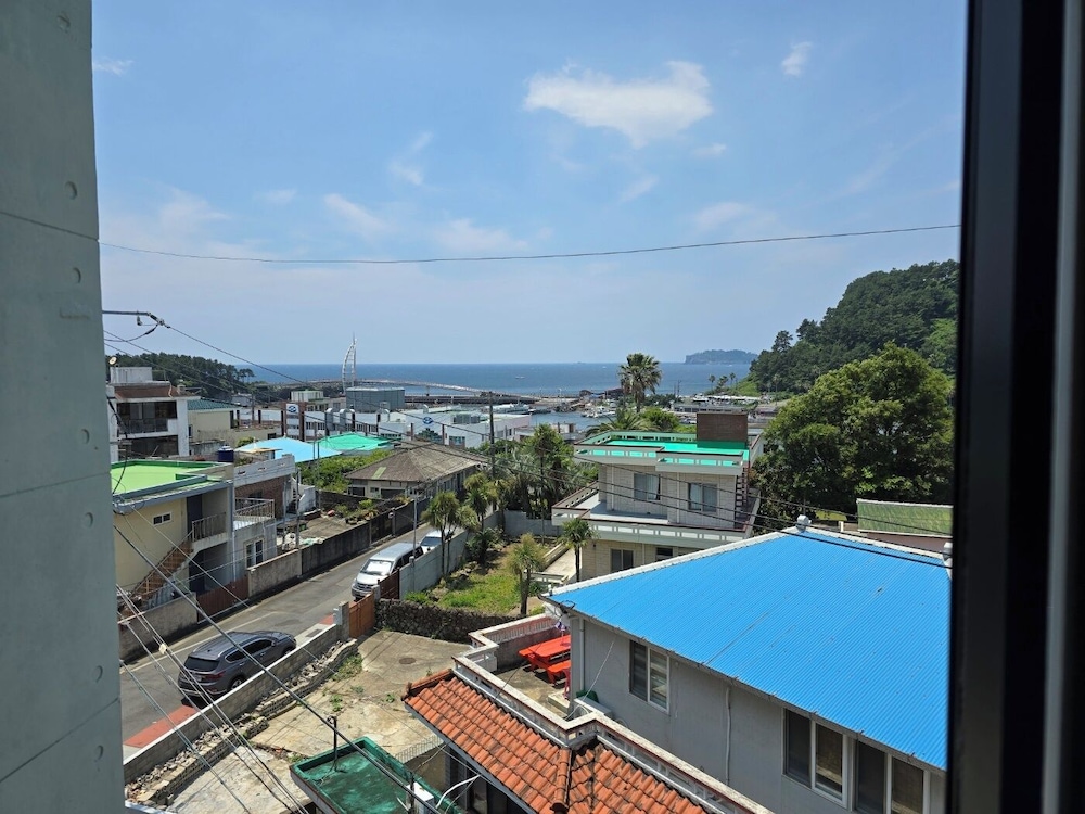 Cheonjiyeon Hotel 40/50