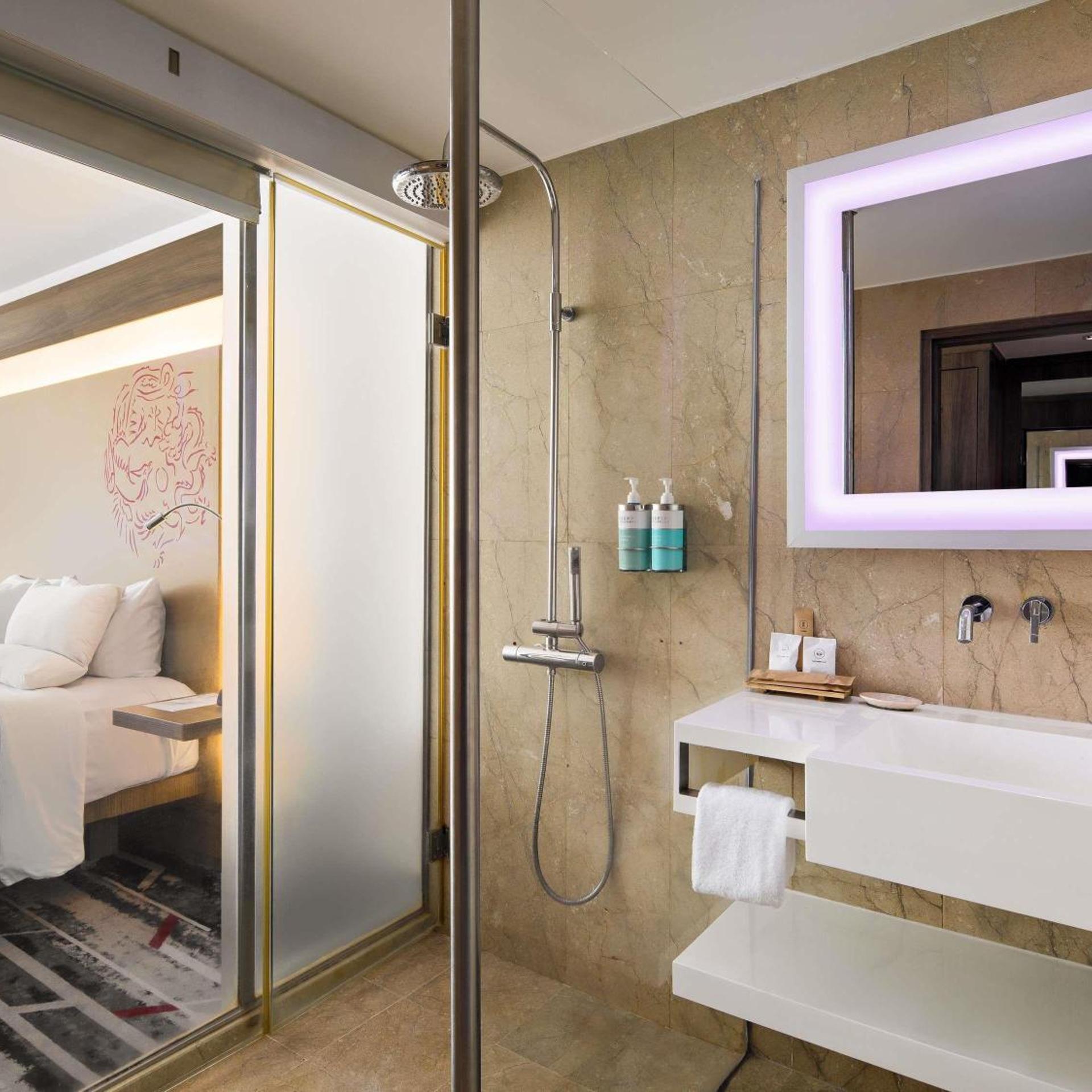 غرفة تنفيذية بسرير مزدوج، Novotel Jakarta Gajah Mada 8/9