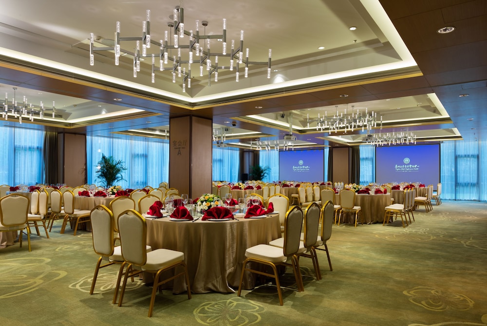 SUZHOU JADE CONFERENCE CENTER 18/26