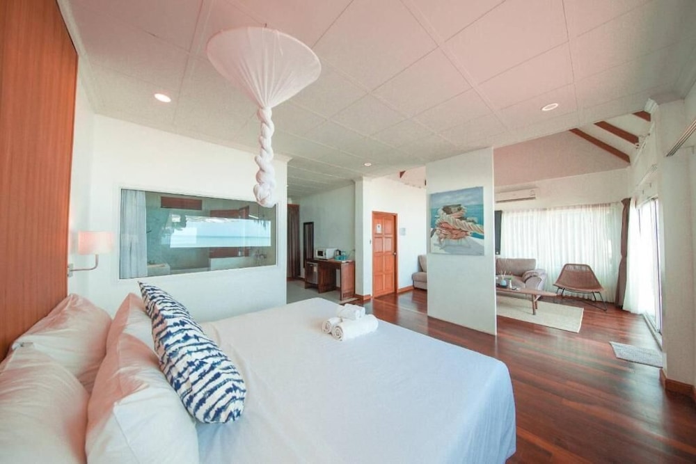 SUITE, BEACH FRONT