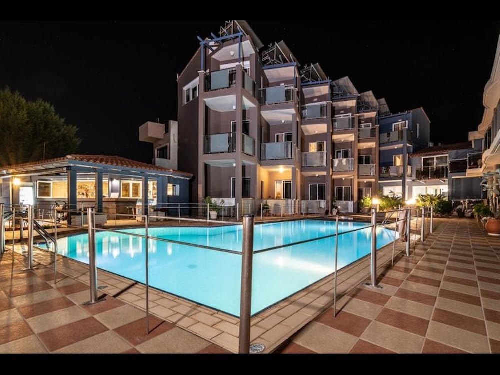 Girogiali Beach Hotel 8/50