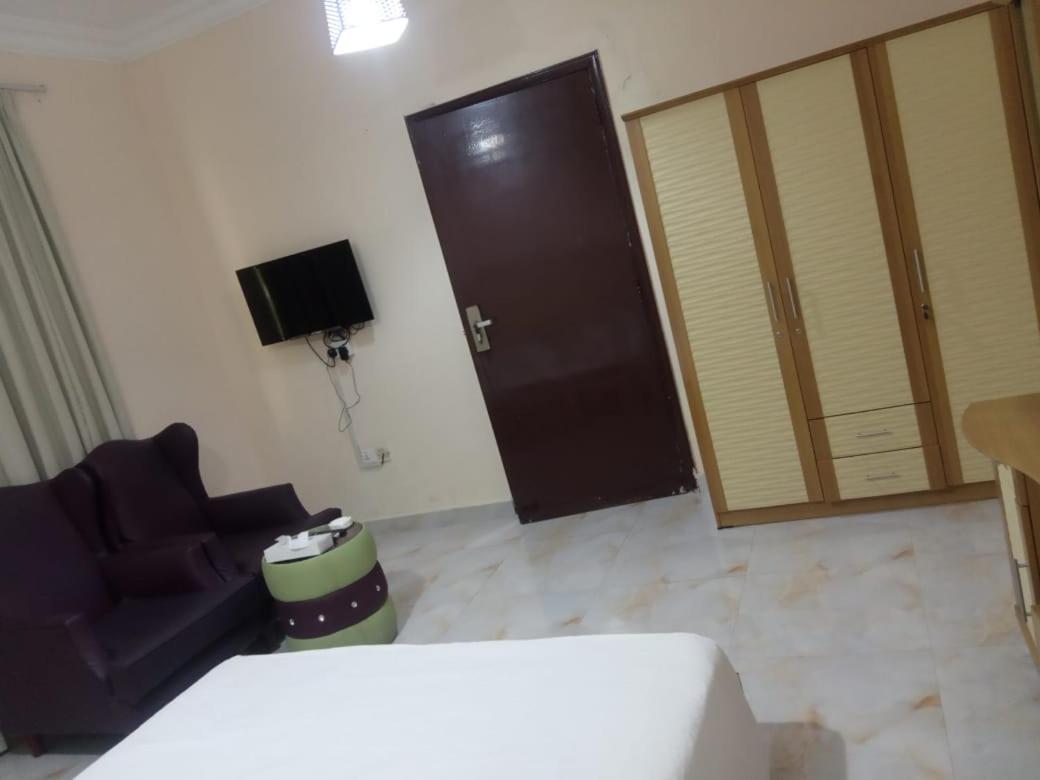 Corniche Palace Hotel 29/45