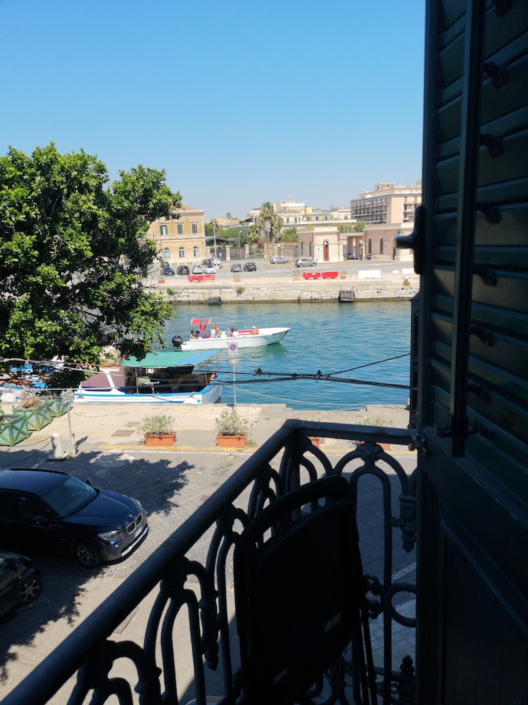 L'approdo Delle Sirene 40/50