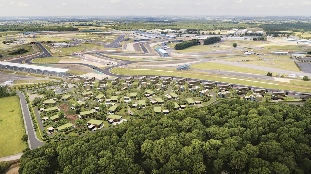 Escapade Silverstone 24/26