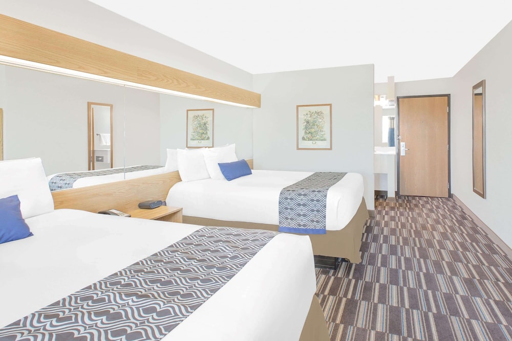 Microtel Inn Suites Ames 9/38